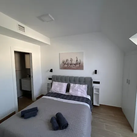 New & Cosy At פואנגירולה